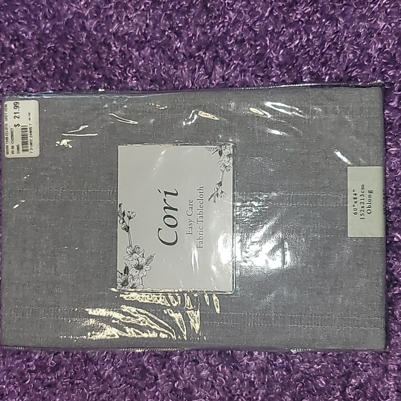 Brand new tablecloth - Picture 2 of 3